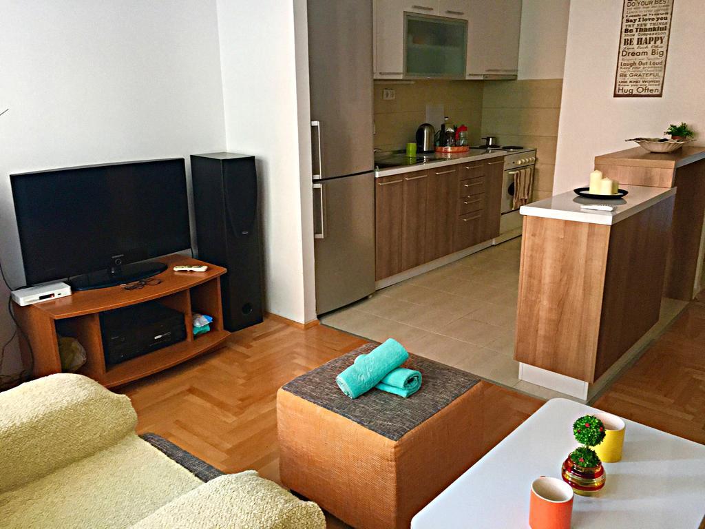 Regina'S Apartments 斯科普里 外观 照片