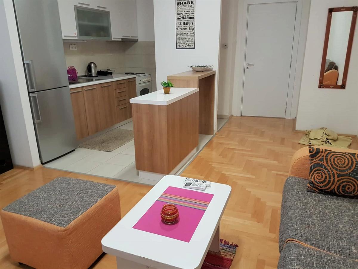 Regina'S Apartments 斯科普里 外观 照片