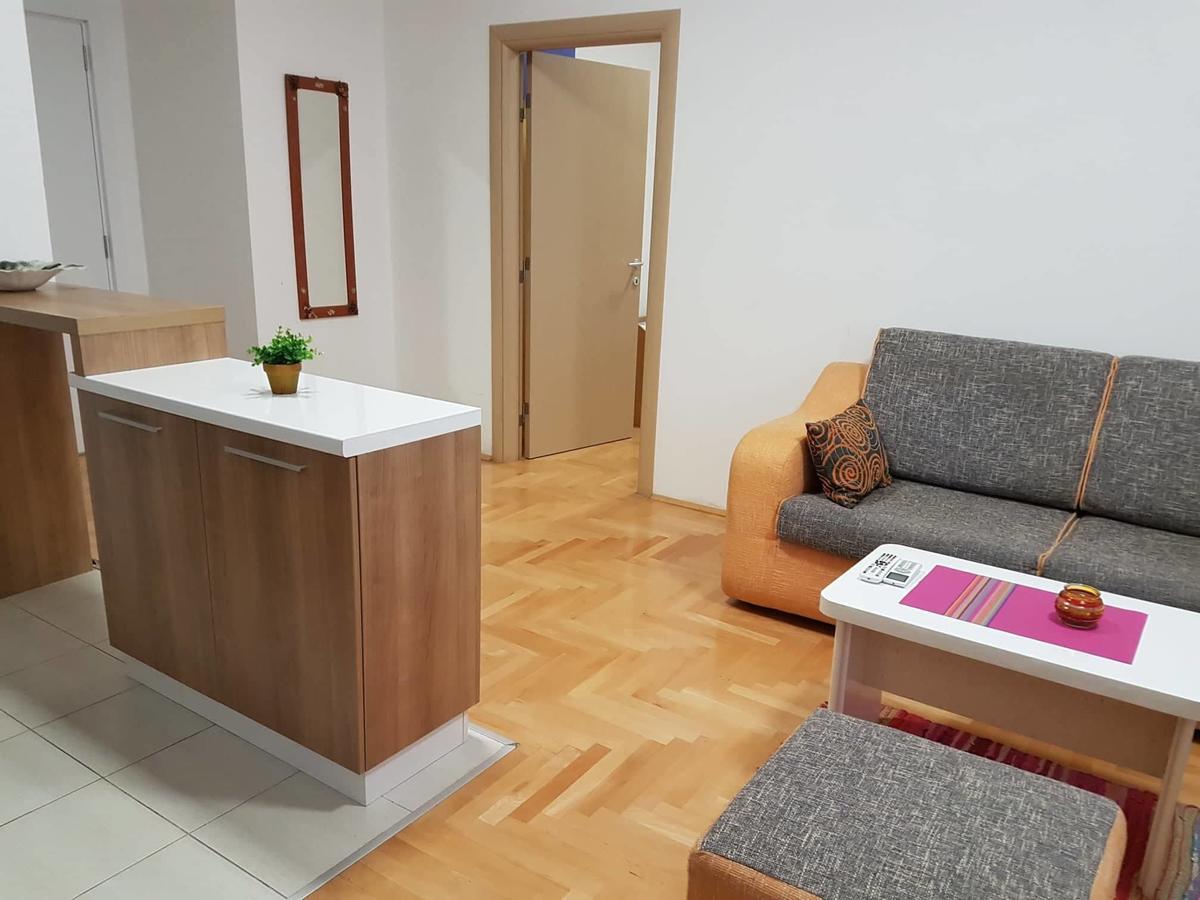 Regina'S Apartments 斯科普里 外观 照片