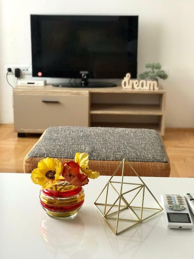 Regina'S Apartments 斯科普里 外观 照片