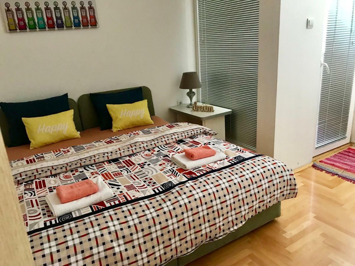 Regina'S Apartments 斯科普里 外观 照片