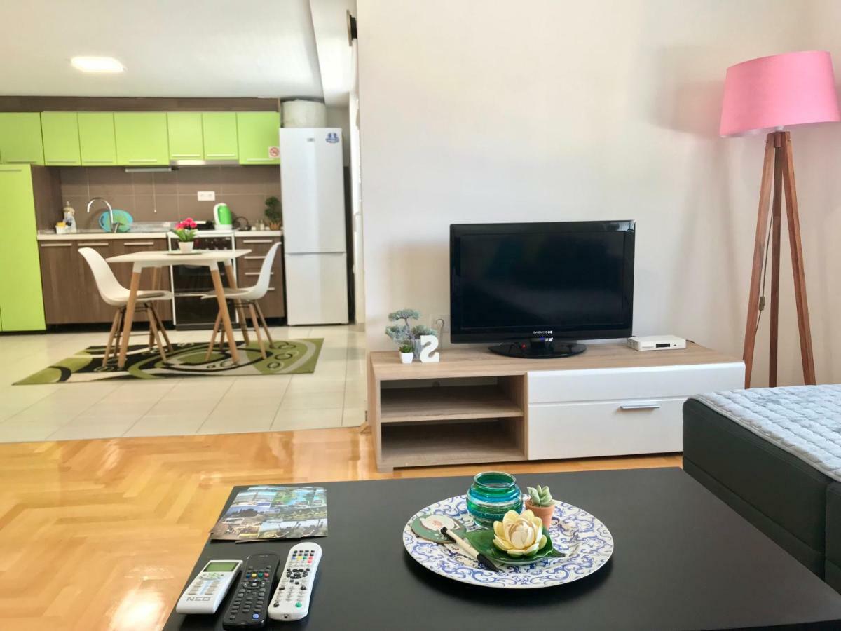 Regina'S Apartments 斯科普里 外观 照片