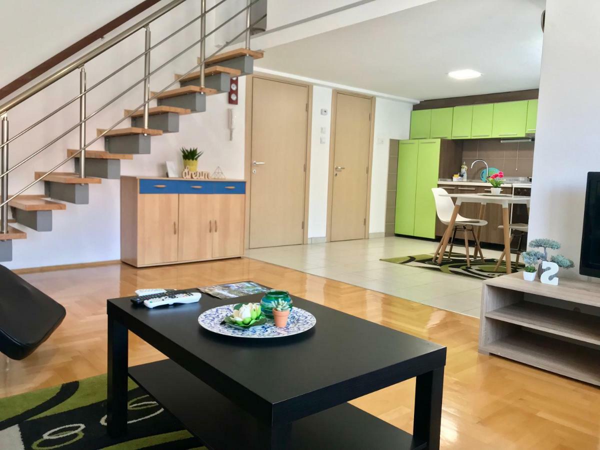 Regina'S Apartments 斯科普里 外观 照片