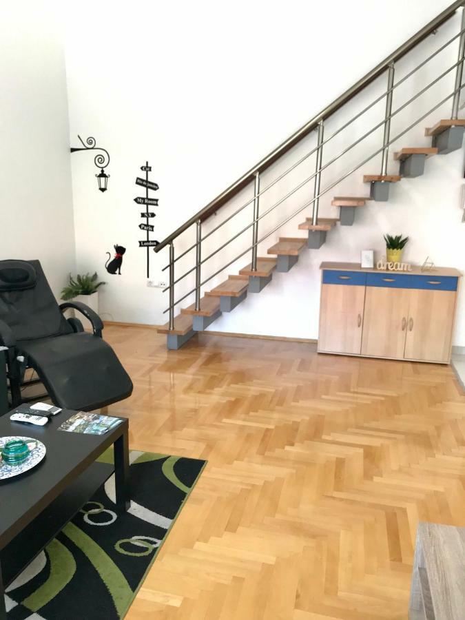 Regina'S Apartments 斯科普里 外观 照片